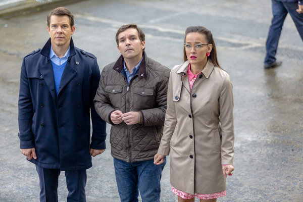 Eric mabius as Oliver O'Toole, Geoff Gustafson as Norman and Crystal Lowe as Rita in Signed, Sealed, Delivered: Higher Ground.