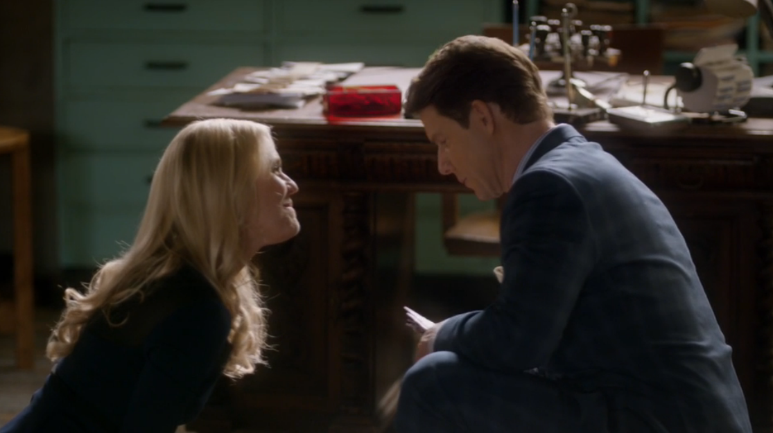 Kristin Booth as Shane McInerney and Eric Mabius as Oliver O'Toole in Signed, Sealed, Delivered: Higher Ground.