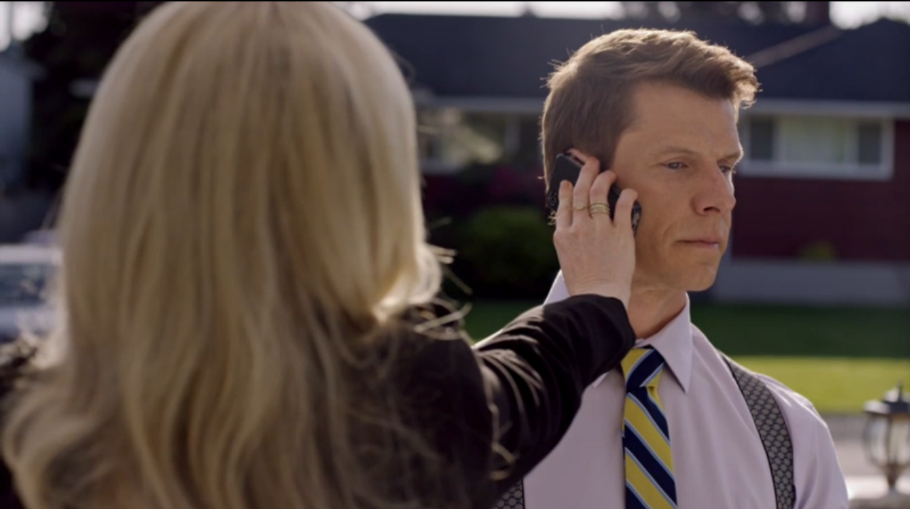 Eric Mabius as Oliver O'Toole in Truth Be Told