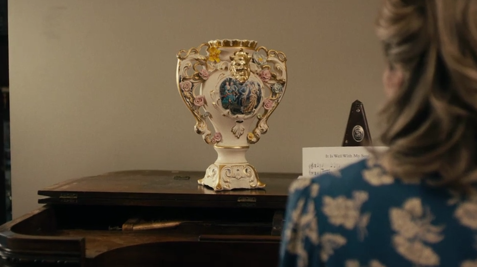 The vase sits atop the family piano in Signed, Sealed, Delivered: Home Again