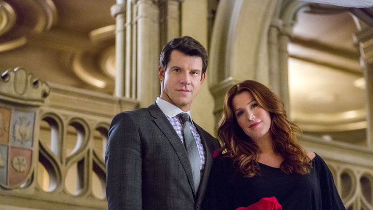 Eric Mabius as Oliver O'Toole and Poppy Montgomery as Holly O'Toole in Signed. Sealed, Delivered: From Paris With Love