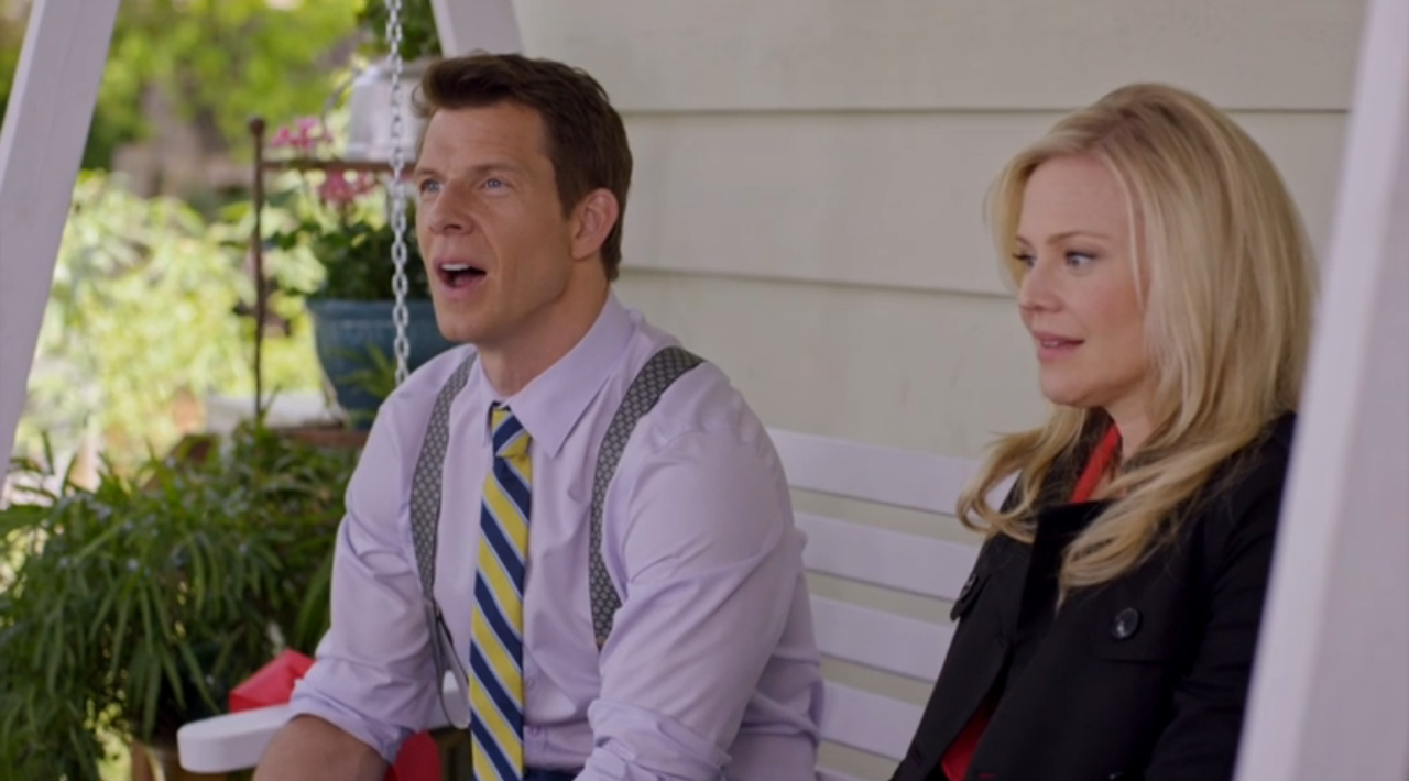 Eric Mabius as Oliver O'Toole and Kristin Booth as Shane McInerney in Signed, Sealed, Delivered: Truth Be Told